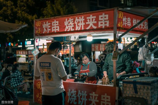 地摊最新模式｜街头摊位新风尚